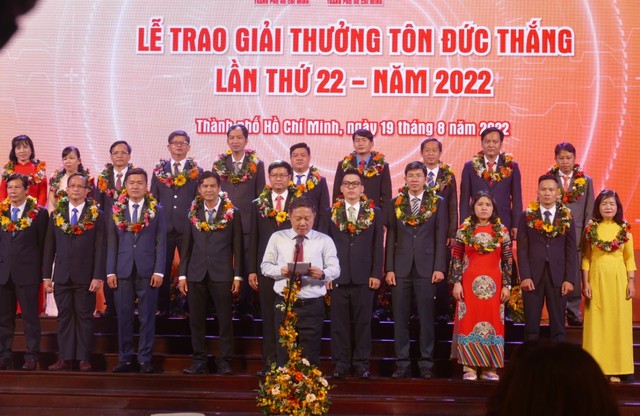Vinh danh 20 kỹ sư, công nhân tiêu biểu đoạt Giải thưởng Tôn Đức Thắng - Ảnh 4. Vinh danh 20 kỹ sư, công nhân tiêu biểu đoạt Giải thưởng Tôn Đức Thắng - Ảnh 4.