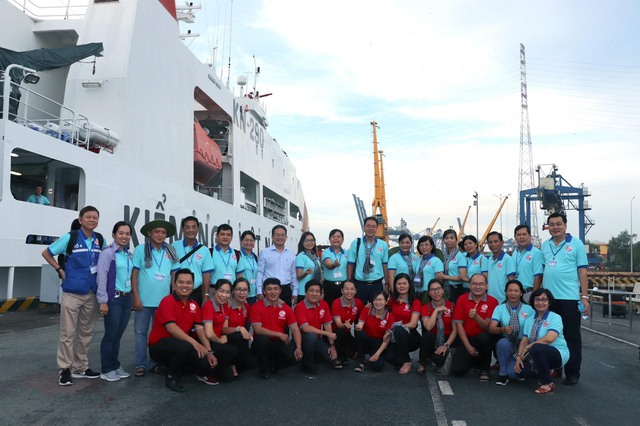 Đoàn đại biểu TPHCM thăm cán bộ, chiến sĩ các đảo vùng biển Tây Nam - Ảnh 3.