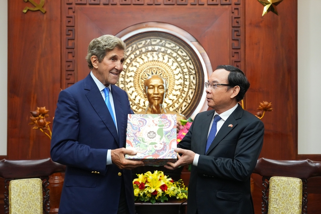 Bí thư Thành ủy tiếp Đặc phái viên của Tổng thống Hoa Kỳ John Kerry - Ảnh 2.