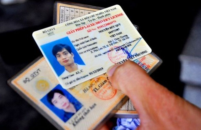 Sở GTVT thông tin về việc đổi Giấy phép lái xe mô tô từ vật liệu giấy sang PET - Ảnh 1.