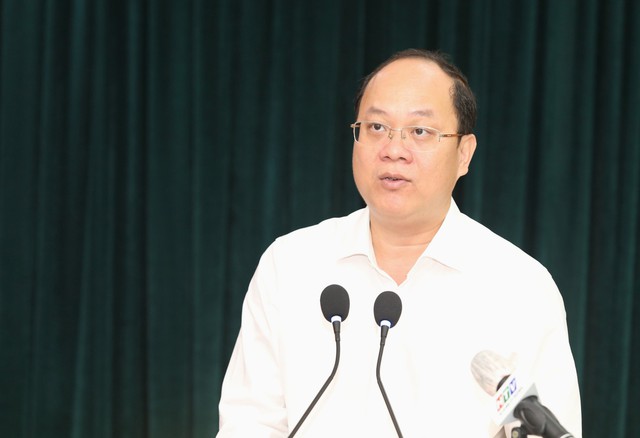 Đấu tranh phòng chống tham nhũng, tiêu cực gắn với bảo vệ cán bộ - Ảnh 2. Đấu tranh phòng chống tham nhũng, tiêu cực gắn với bảo vệ cán bộ - Ảnh 2.