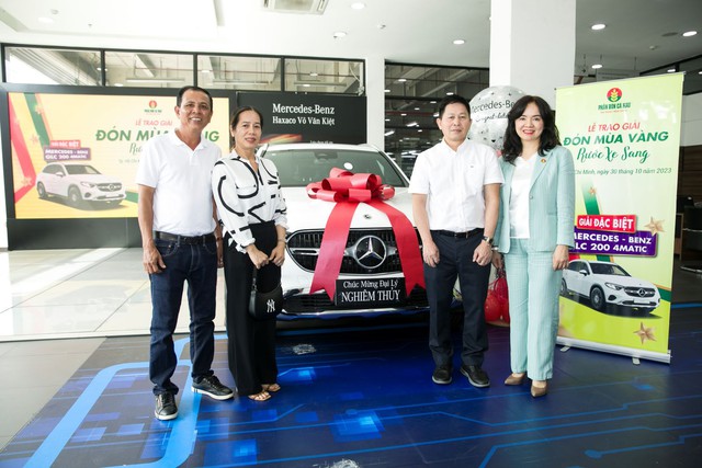 Phân Bón Cà Mau trao Mercedes Benz GLC 200 cho khách hàng trúng thưởng  - Ảnh 1.
