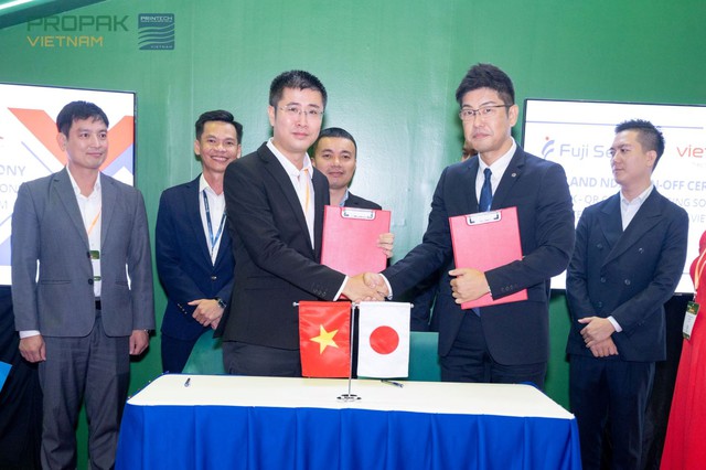 Viettel Telecom hợp tác với đối tác Nhật Bản cung cấp giải pháp QRCode vMark- Ảnh 1. Viettel Telecom hợp tác với đối tác Nhật Bản cung cấp giải pháp QRCode vMark- Ảnh 1.