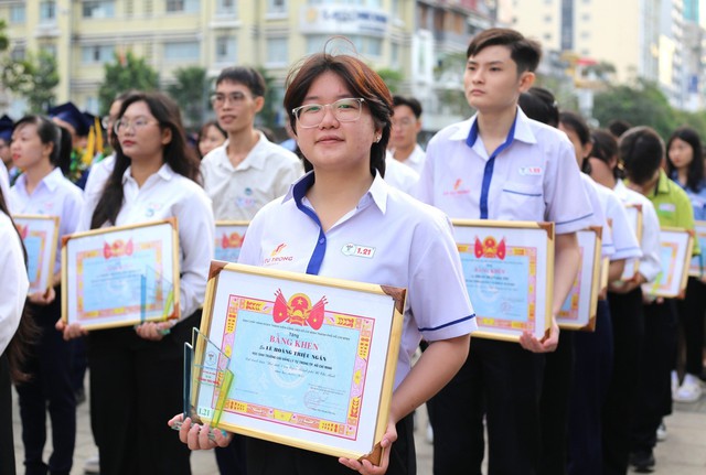 TPHCM tuyên dương các học sinh, thủ khoa tiêu biểu- Ảnh 1. TPHCM tuyên dương các học sinh, thủ khoa tiêu biểu- Ảnh 1.