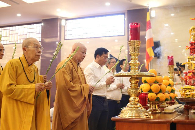 Lễ tưởng niệm và kỳ siêu các nạn nhân tử vong do tai nạn giao thông- Ảnh 2. Lễ tưởng niệm và kỳ siêu các nạn nhân tử vong do tai nạn giao thông- Ảnh 2.