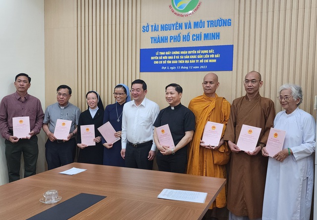 Cấp hơn 800 sổ hồng cho các tổ chức tôn giáo- Ảnh 1. Cấp hơn 800 sổ hồng cho các tổ chức tôn giáo- Ảnh 1.