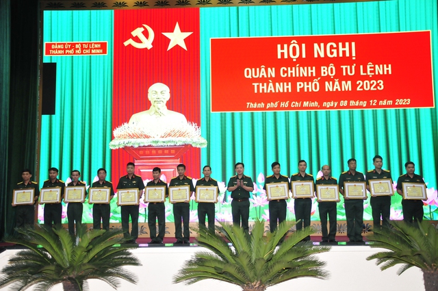 Lực lượng vũ trang Thành phố hoàn thành tốt các chỉ tiêu, nhiệm vụ- Ảnh 2. Lực lượng vũ trang Thành phố hoàn thành tốt các chỉ tiêu, nhiệm vụ- Ảnh 2.