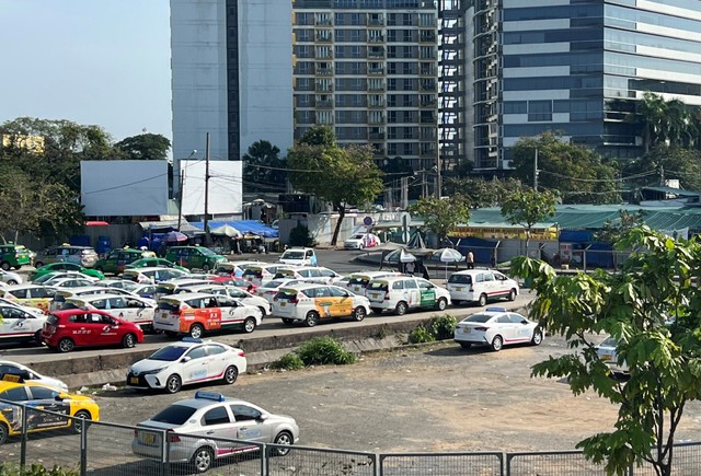 Đề xuất tiếp tục khai thác bãi đệm taxi sân bay Tân Sơn Nhất - Ảnh 1. Đề xuất tiếp tục khai thác bãi đệm taxi sân bay Tân Sơn Nhất - Ảnh 1.