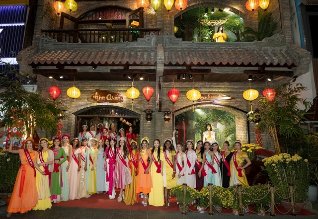 Người đẹp thế giới mặc áo tứ thân, trải nghiệm văn hoá Việt Nam - Ảnh 3.