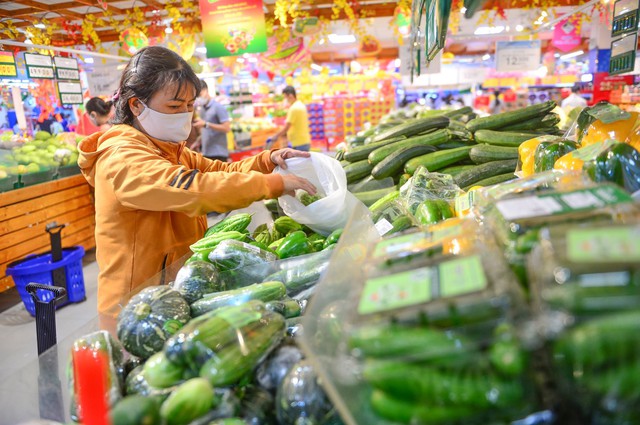 Co.op Mart giảm giá mạnh thực phẩm, gia vị và đồ dùng gia đình - Ảnh 1.