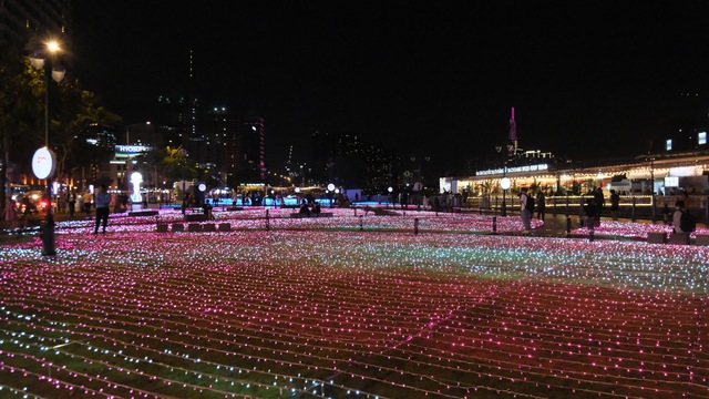Trang trí 500.000 đèn LED kỷ niệm 50 năm quan hệ ngoại giao Việt Nam-Nhật Bản - Ảnh 2.