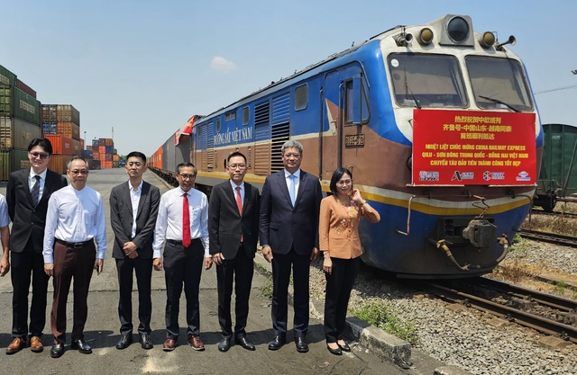 Chuyến tàu hỏa chở hàng hóa đầu tiên từ Trung Quốc tới tỉnh Đồng Nai - Ảnh 1.