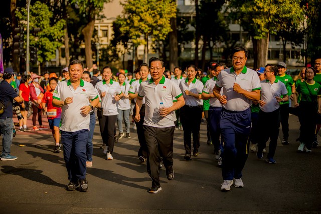 Hơn 8.000 người tham gia tại Ngày Chạy Vì Sức Khỏe Toàn Dân  - Ảnh 1.