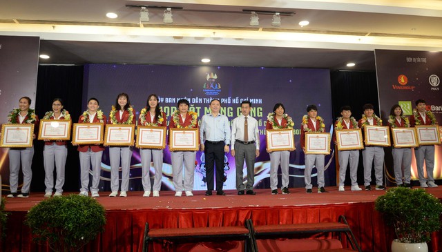 TPHCM khen thưởng đoàn thể thao sau SEA Games 32 - Ảnh 2.