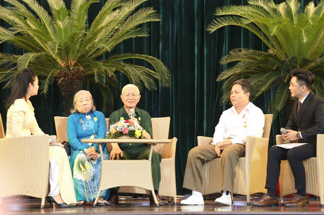 'Ngày ấy, chúng tôi cầm súng không phải để được tuyên dương anh hùng' - Ảnh 3. 'Ngày ấy, chúng tôi cầm súng không phải để được tuyên dương anh hùng' - Ảnh 3.