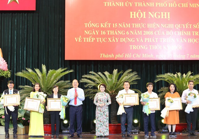 Cần quan tâm đầu tư, đào tạo đội ngũ văn nghệ sĩ trẻ - Ảnh 3. Cần quan tâm đầu tư, đào tạo đội ngũ văn nghệ sĩ trẻ - Ảnh 3.