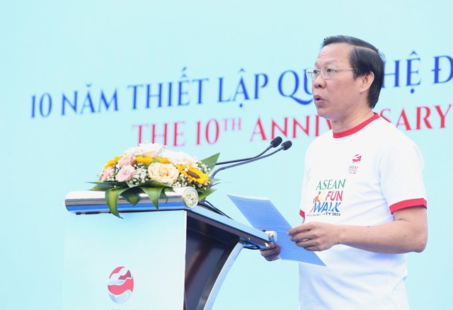 TPHCM tổ chức đi bộ hữu nghị vì một ASEAN hợp tác và phát triển - Ảnh 1.