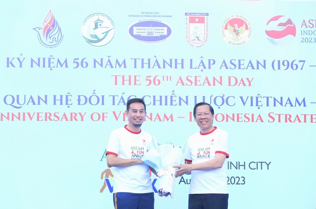 TPHCM tổ chức đi bộ hữu nghị vì một ASEAN hợp tác và phát triển - Ảnh 2.