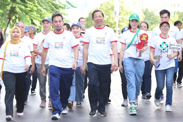 TPHCM tổ chức đi bộ hữu nghị vì một ASEAN hợp tác và phát triển - Ảnh 3.