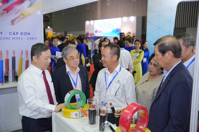 Đẩy mạnh kết nối và tiêu thụ hàng Việt tại thị trường nội địa - Ảnh 1.