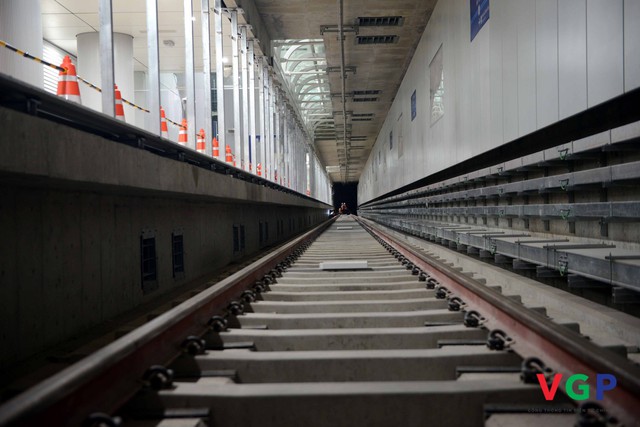 Cận cảnh ga ngầm lớn nhất tuyến metro số 1 - Ảnh 7.