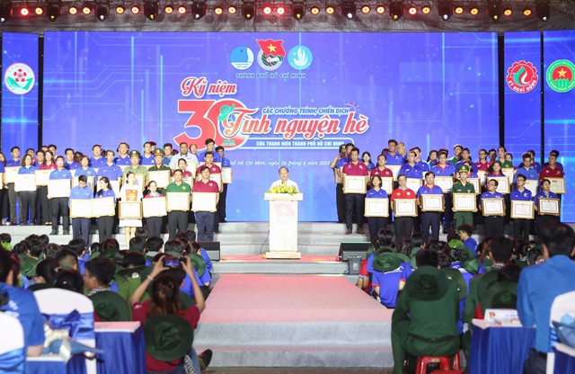 Nhìn lại 30 năm các chương trình tình nguyện hè của thanh niên TPHCM - Ảnh 1. Nhìn lại 30 năm các chương trình tình nguyện hè của thanh niên TPHCM - Ảnh 1.