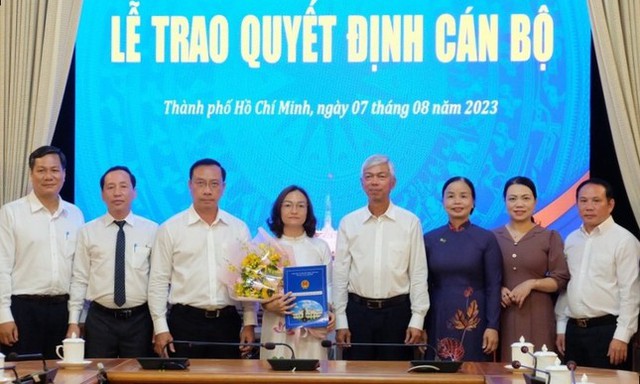 Thành ủy, UBND trao quyết định về công tác cán bộ - Ảnh 2.