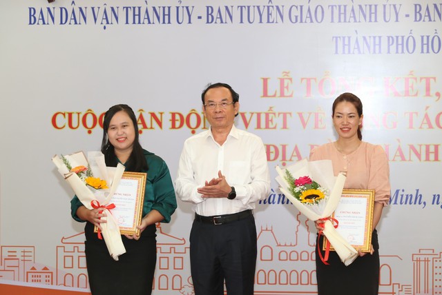 Viết về đại dịch COVID-19 chính là sự ghi nhận cho lịch sử - Ảnh 1. Viết về đại dịch COVID-19 chính là sự ghi nhận cho lịch sử - Ảnh 1.