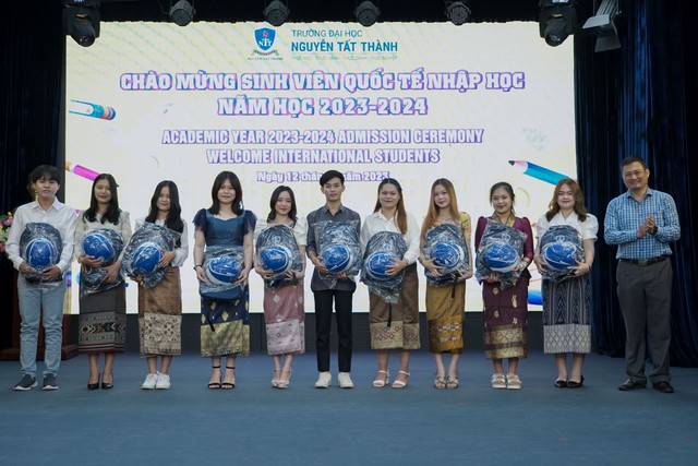 Trường ĐH Nguyễn Tất Thành chính thức đón tân sinh viên quốc tế nhập học - Ảnh 2.