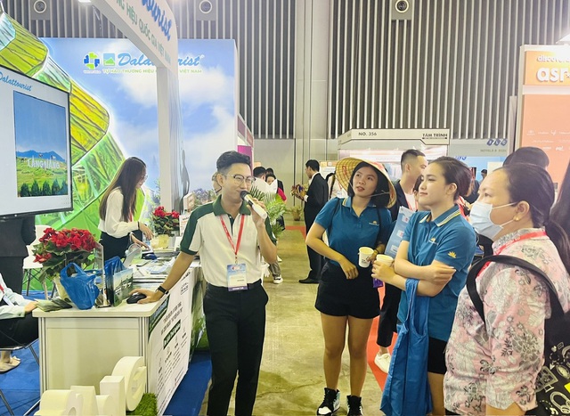 TPHCM: Thương mại – du lịch tăng trưởng khá - Ảnh 2. TPHCM: Thương mại – du lịch tăng trưởng khá - Ảnh 2.