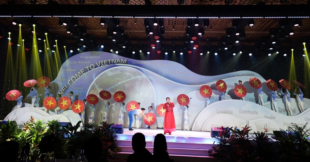 Gala 'Đêm Việt Nam' mở đầu chuỗi hoạt động tại Hội chợ Du lịch quốc tế TPHCM - Ảnh 3.