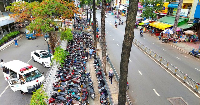 TPHCM chưa thể thu phí lòng đường, vỉa hè do vướng quy định