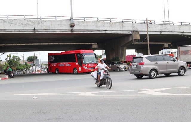 Bài 1: Triển khai Nghị quyết 98 - Nỗ lực 'khơi' các cửa ngõ giao thông- Ảnh 2.