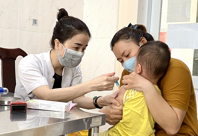 Tiêm hơn 3.000 mũi vaccine sởi cho trẻ 6-9 tháng tuổi- Ảnh 1.