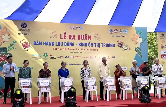 TPHCM tổ chức bán hàng lưu động, mang hàng bình ổn đến gần hơn với người tiêu dùng- Ảnh 2.