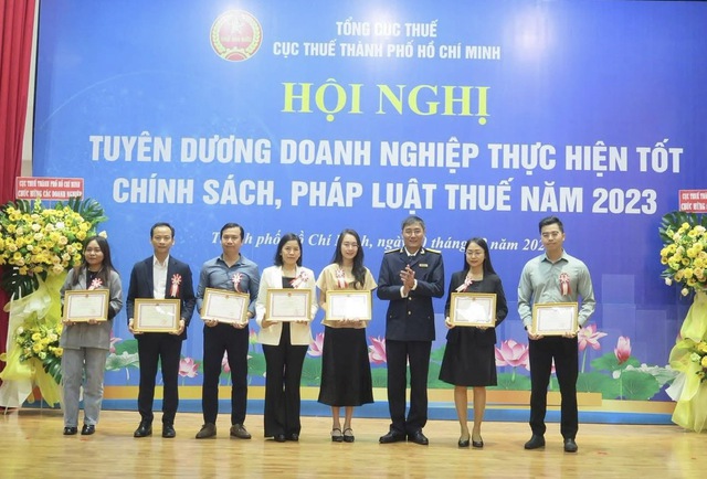 Tuyên dương 136 doanh nghiệp nộp thuế tiêu biểu trên địa bàn TPHCM- Ảnh 1.