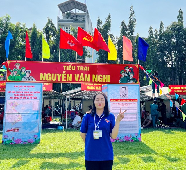2 nữ sinh Trường ĐH Nguyễn Tất Thành viết đơn xin nhập ngũ- Ảnh 2.