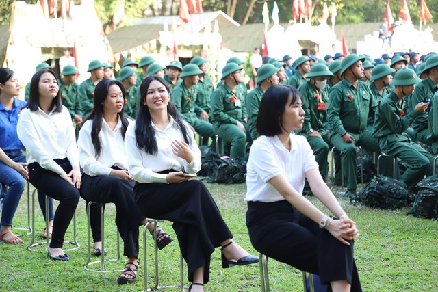 Thanh niên TPHCM nô nức lên đường nhập ngũ- Ảnh 3. Thanh niên TPHCM nô nức lên đường nhập ngũ- Ảnh 3.