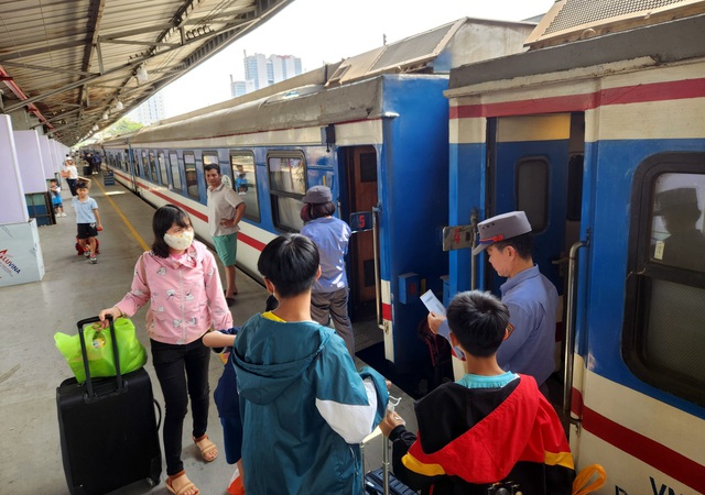 Ga Sài Gòn nhộn nhịp người dân về quê đón Tết- Ảnh 7.