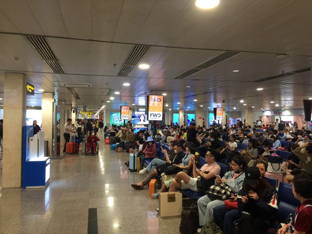 Sân bay Tân Sơn Nhất vận hành thử nghiệm hệ thống thu phí không dùng tiền mặt- Ảnh 3.