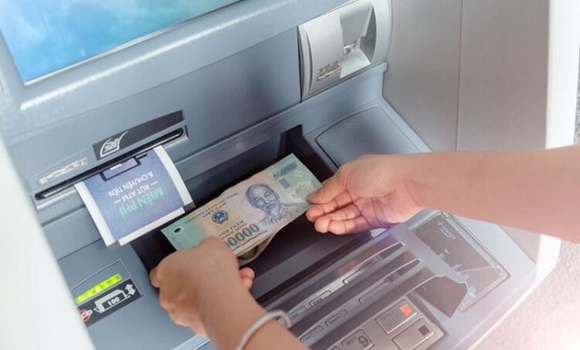 Hệ thống ATM hoạt động ổn định, thông suốt những ngày cuối năm- Ảnh 1.