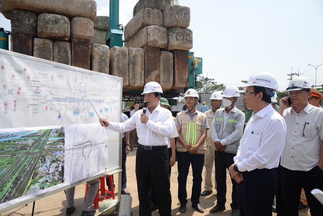 Bí thư Thành ủy kiểm tra tiến độ dự án hầm chui Nguyễn Văn Linh- Ảnh 1.