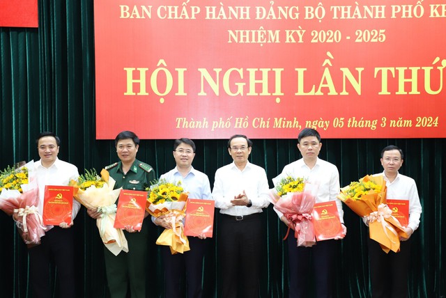 Ban Chấp hành Đảng bộ TPHCM có thêm 5 Thành ủy viên- Ảnh 2. Ban Chấp hành Đảng bộ TPHCM có thêm 5 Thành ủy viên- Ảnh 2.