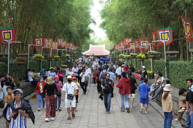 TPHCM: Hàng nghìn người tham dự Lễ giỗ Tổ Hùng Vương- Ảnh 5.