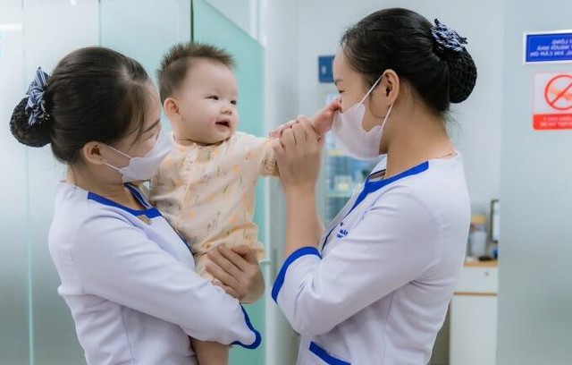 TPHCM nhận 13.000 liều vaccine, sẵn sàng tiêm cho trẻ- Ảnh 1.