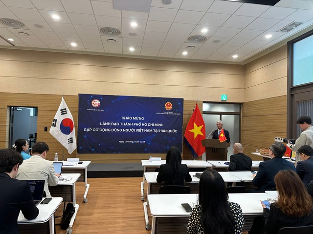 Lãnh đạo TPHCM gặp gỡ cộng đồng người Việt Nam tại Hàn Quốc- Ảnh 1.