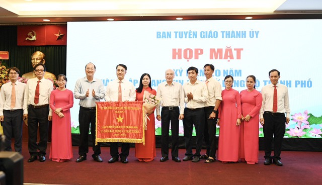 Trang tin điện tử Đảng bộ TPHCM kỷ niệm 20 năm hình thành và phát triển- Ảnh 2.