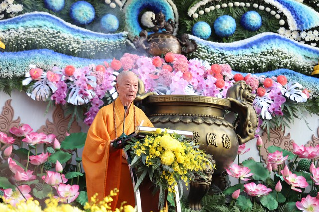 Trang nghiêm Đại lễ Phật đản tại TPHCM- Ảnh 1.