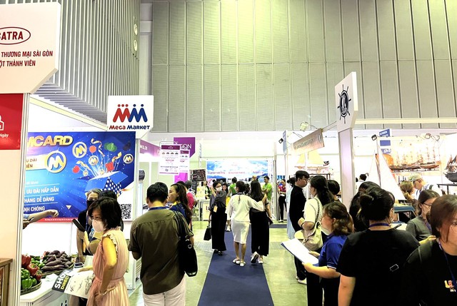Hàng trăm nhà mua hàng quốc tế tham dự hội chợ “Hàng Việt Nam tiêu biểu xuất khẩu 2024”- Ảnh 2.