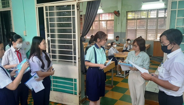 TPHCM: 142 điểm thi lớp 10 công lập năm học 2025-2026- Ảnh 1. TPHCM: 142 điểm thi lớp 10 công lập năm học 2025-2026- Ảnh 1.